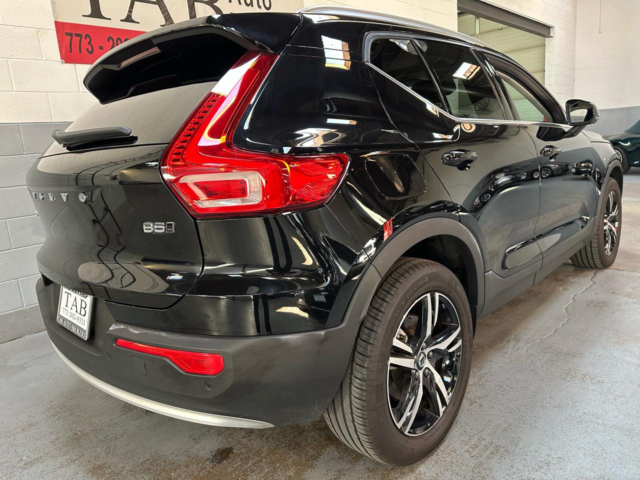 Volvo XC40 B5 AWD Core Bright Theme 2025