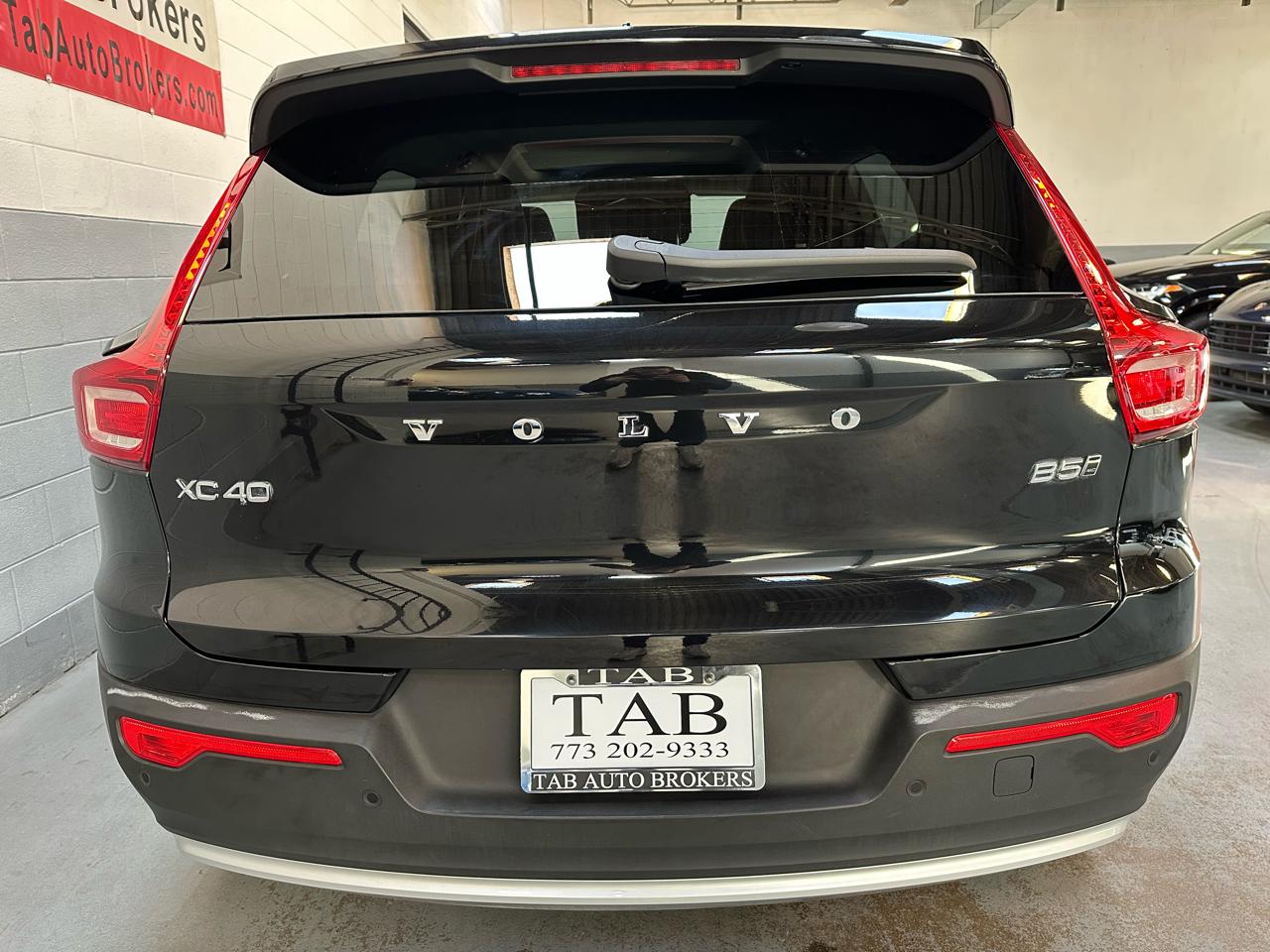 Volvo XC40 B5 AWD Core Bright Theme 2025