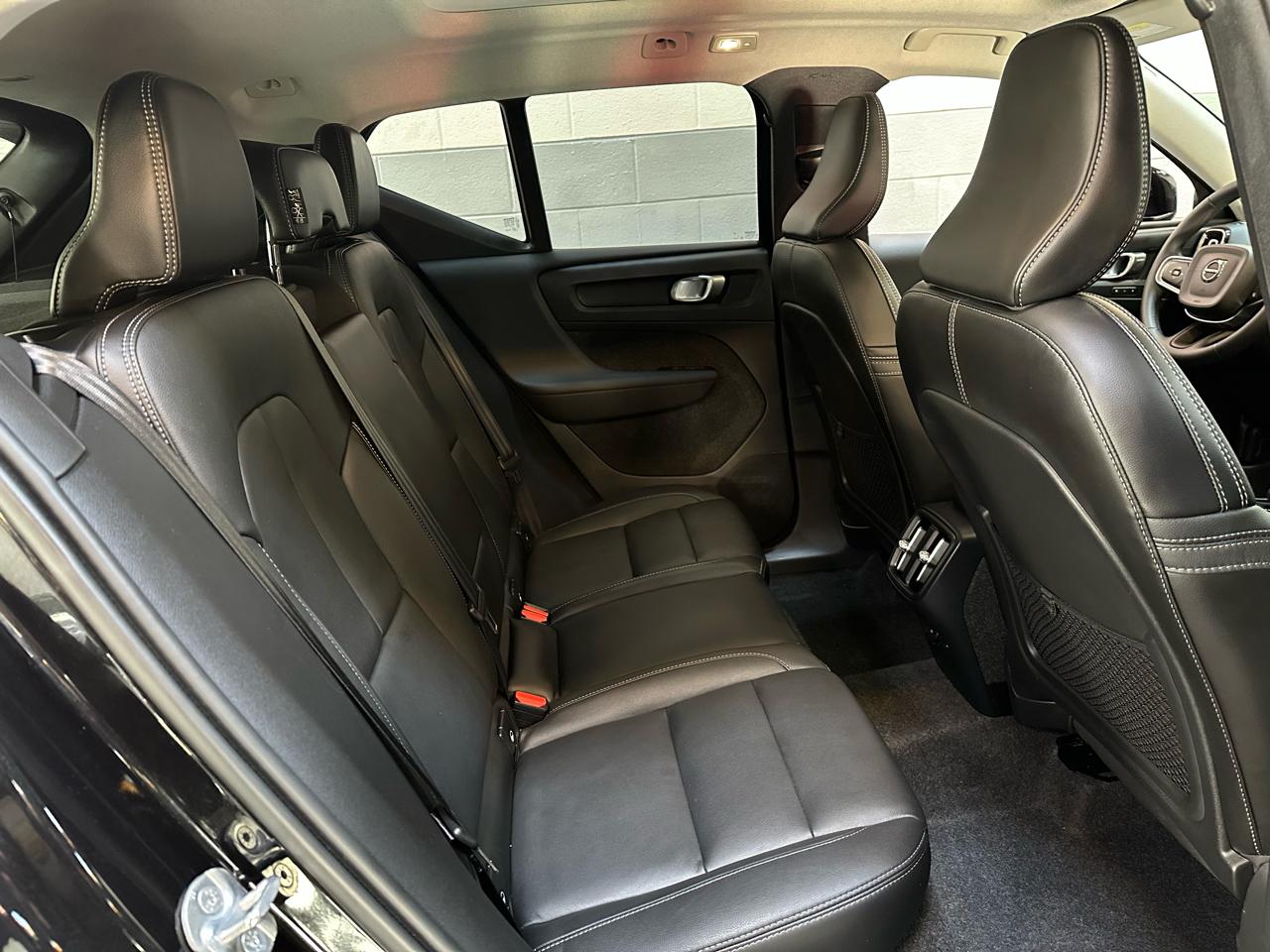 Volvo XC40 B5 AWD Core Bright Theme 2025