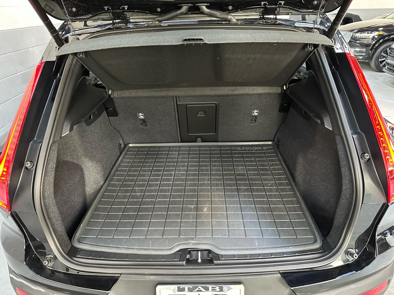 Volvo XC40 B5 AWD Core Bright Theme 2025