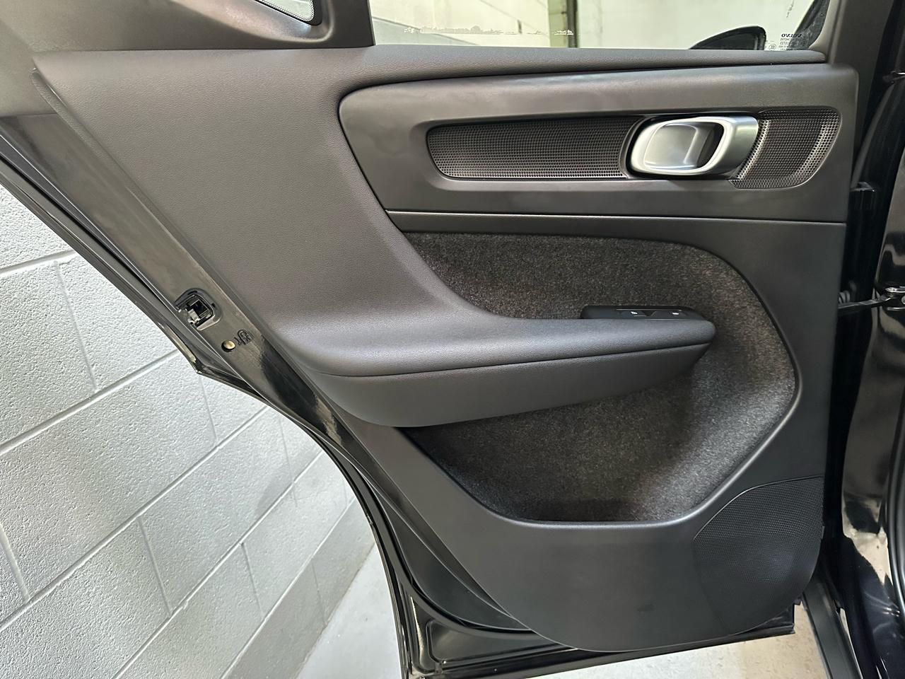 Volvo XC40 B5 AWD Core Bright Theme 2025