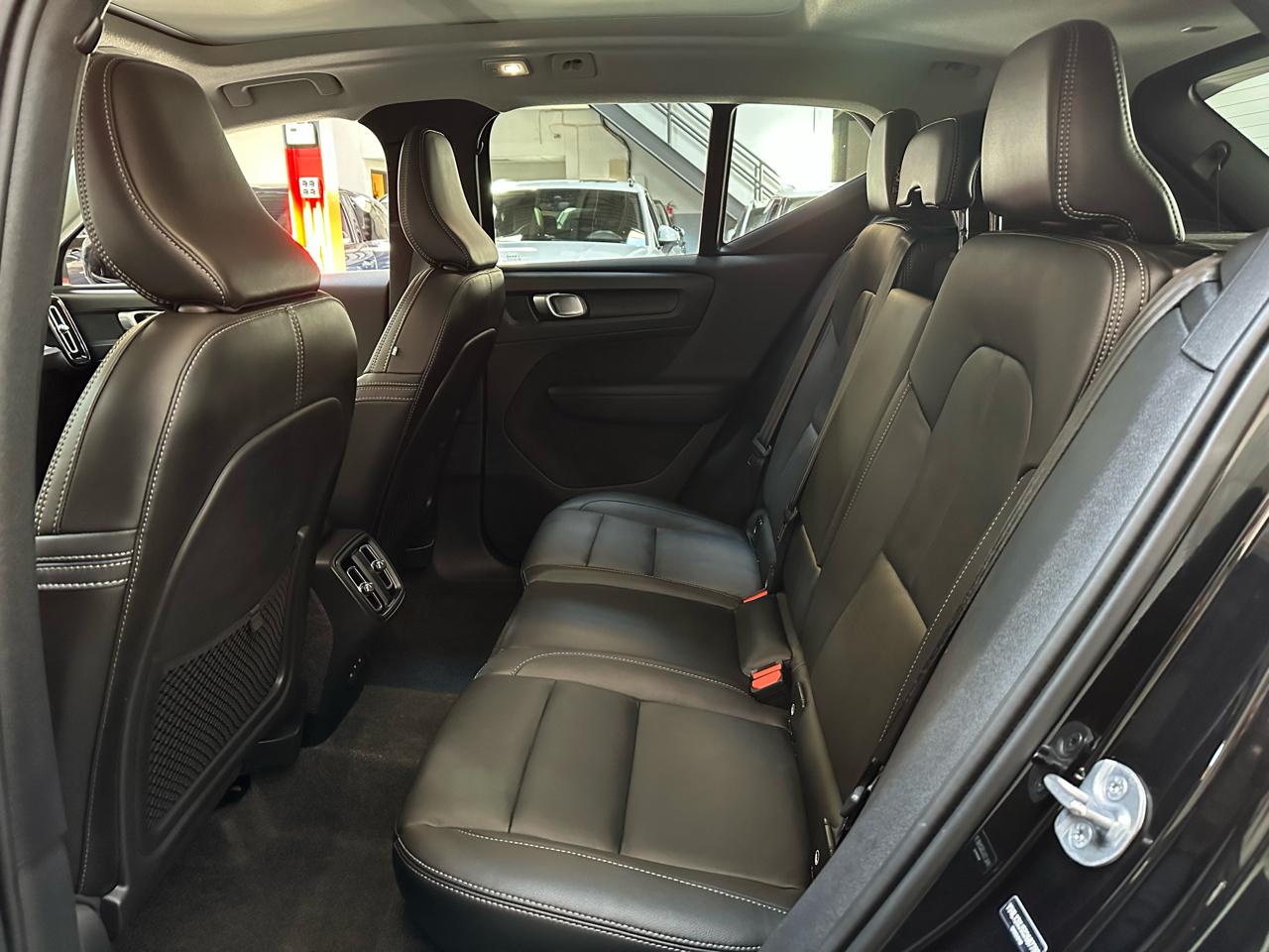 Volvo XC40 B5 AWD Core Bright Theme 2025