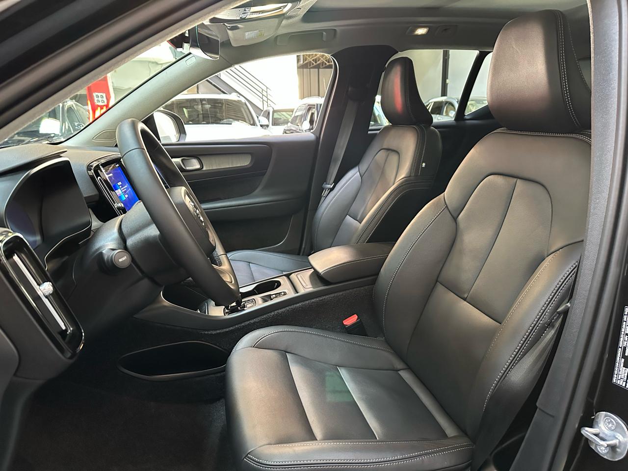 Volvo XC40 B5 AWD Core Bright Theme 2025