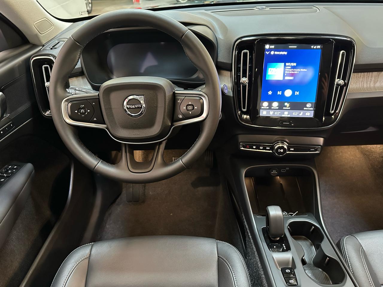 Volvo XC40 B5 AWD Core Bright Theme 2025