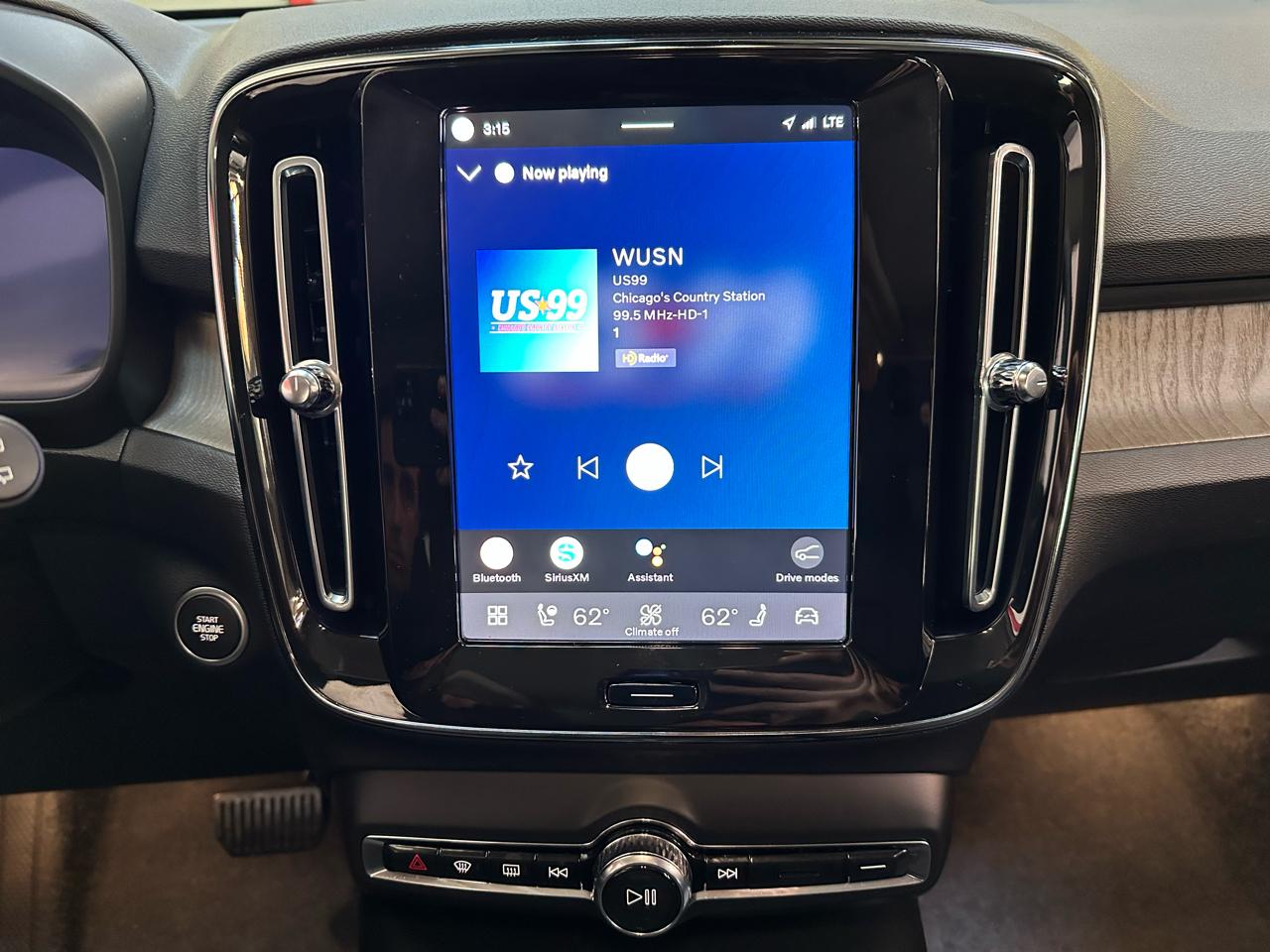 Volvo XC40 B5 AWD Core Bright Theme 2025