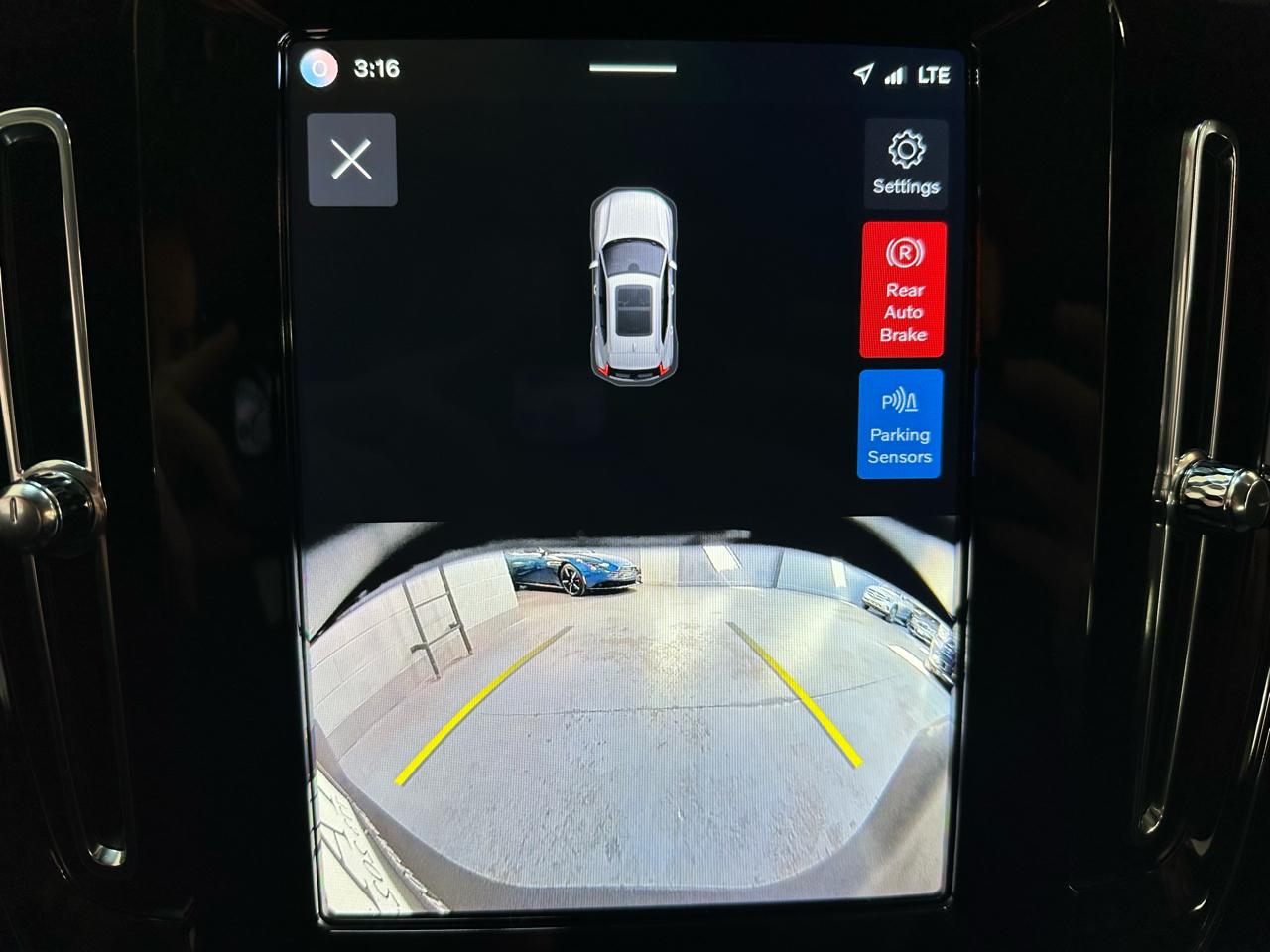 Volvo XC40 B5 AWD Core Bright Theme 2025