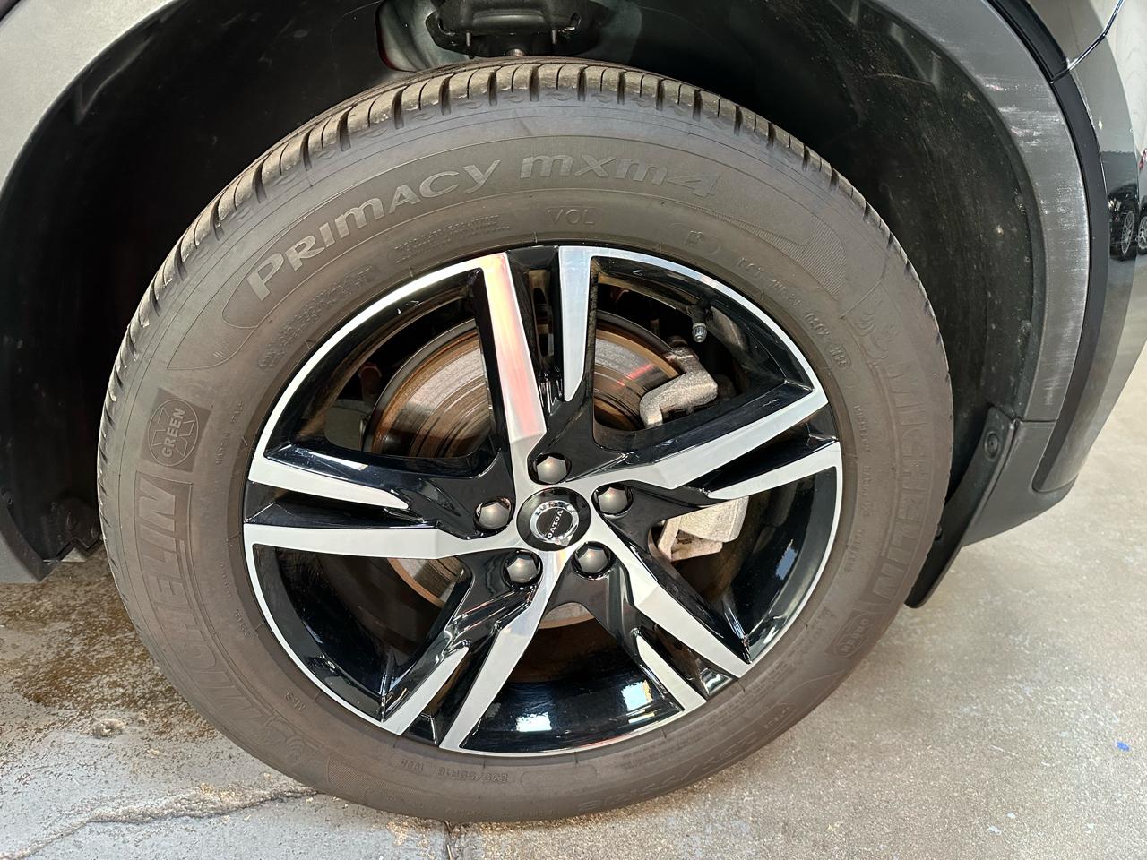 Volvo XC40 B5 AWD Core Bright Theme 2025