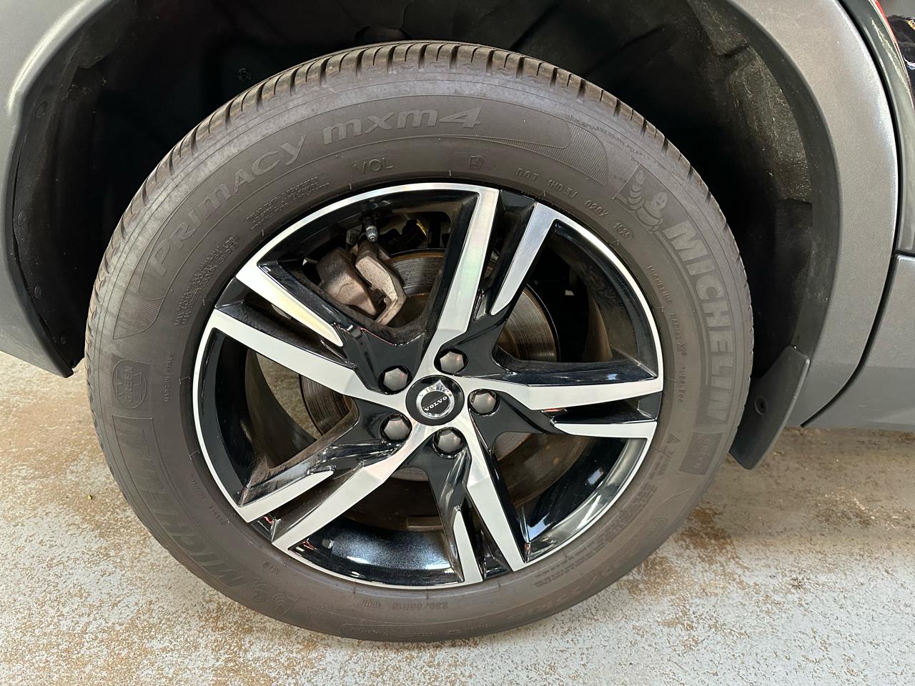 Volvo XC40 B5 AWD Core Bright Theme 2025