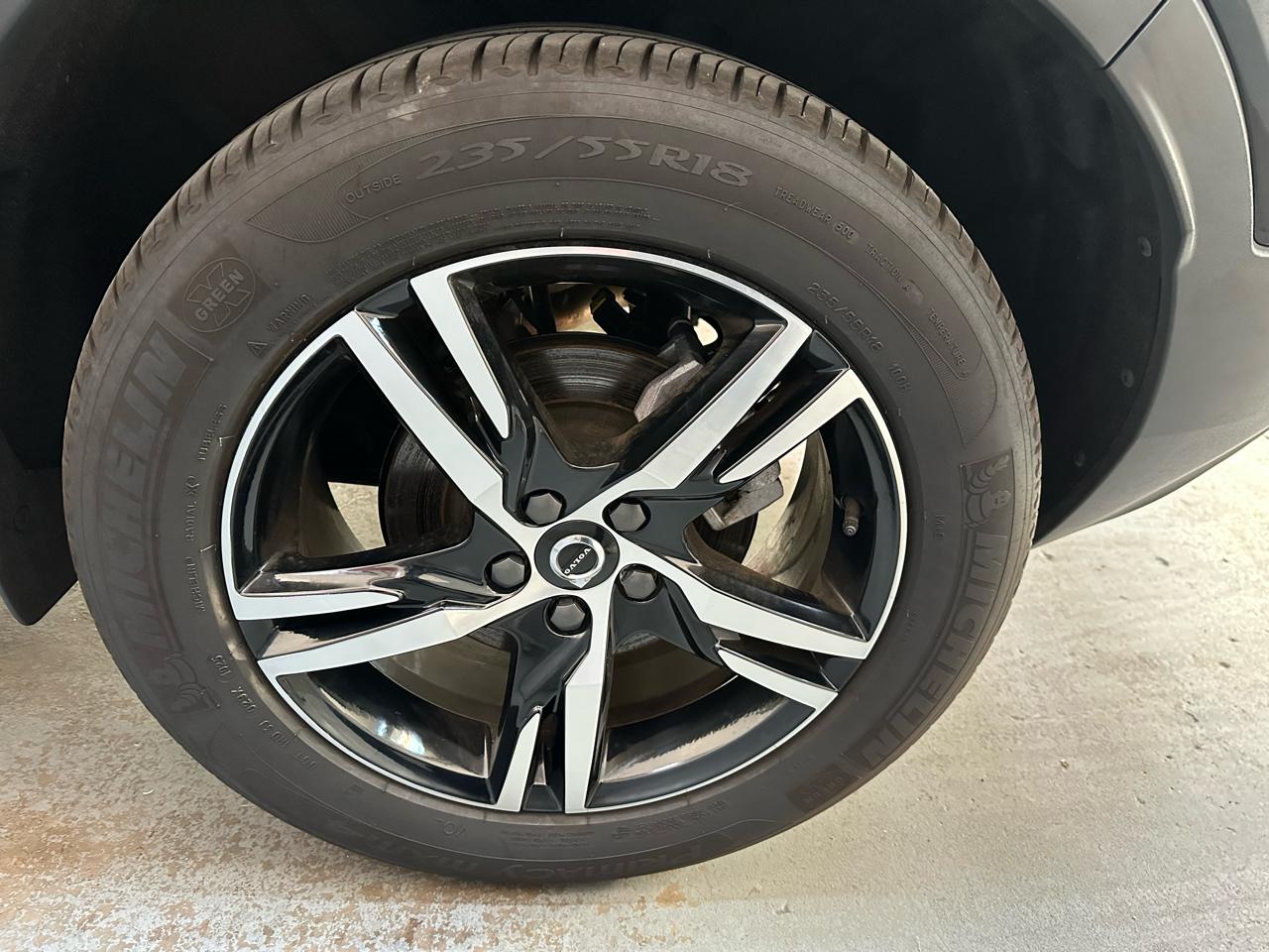 Volvo XC40 B5 AWD Core Bright Theme 2025