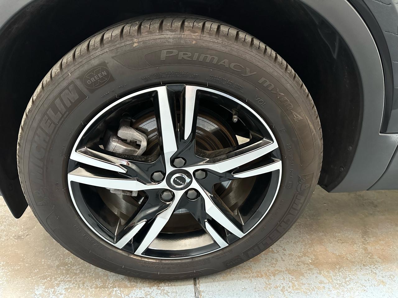 Volvo XC40 B5 AWD Core Bright Theme 2025