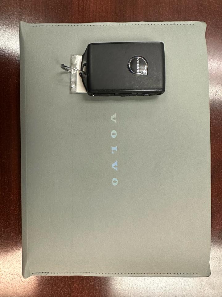 Volvo XC40 B5 AWD Core Bright Theme 2025