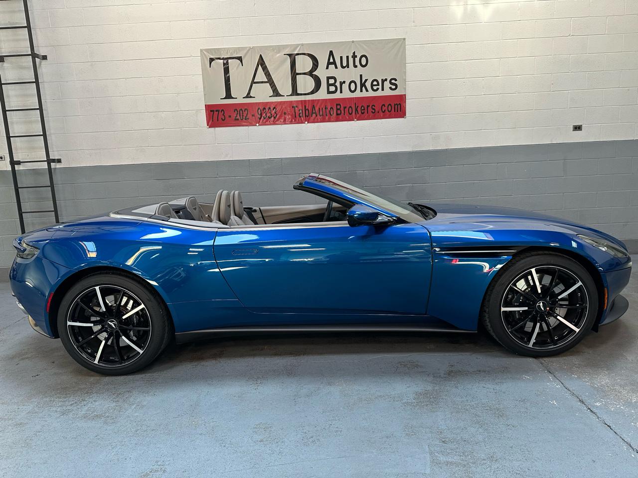 Aston Martin DB11 Volante 2022