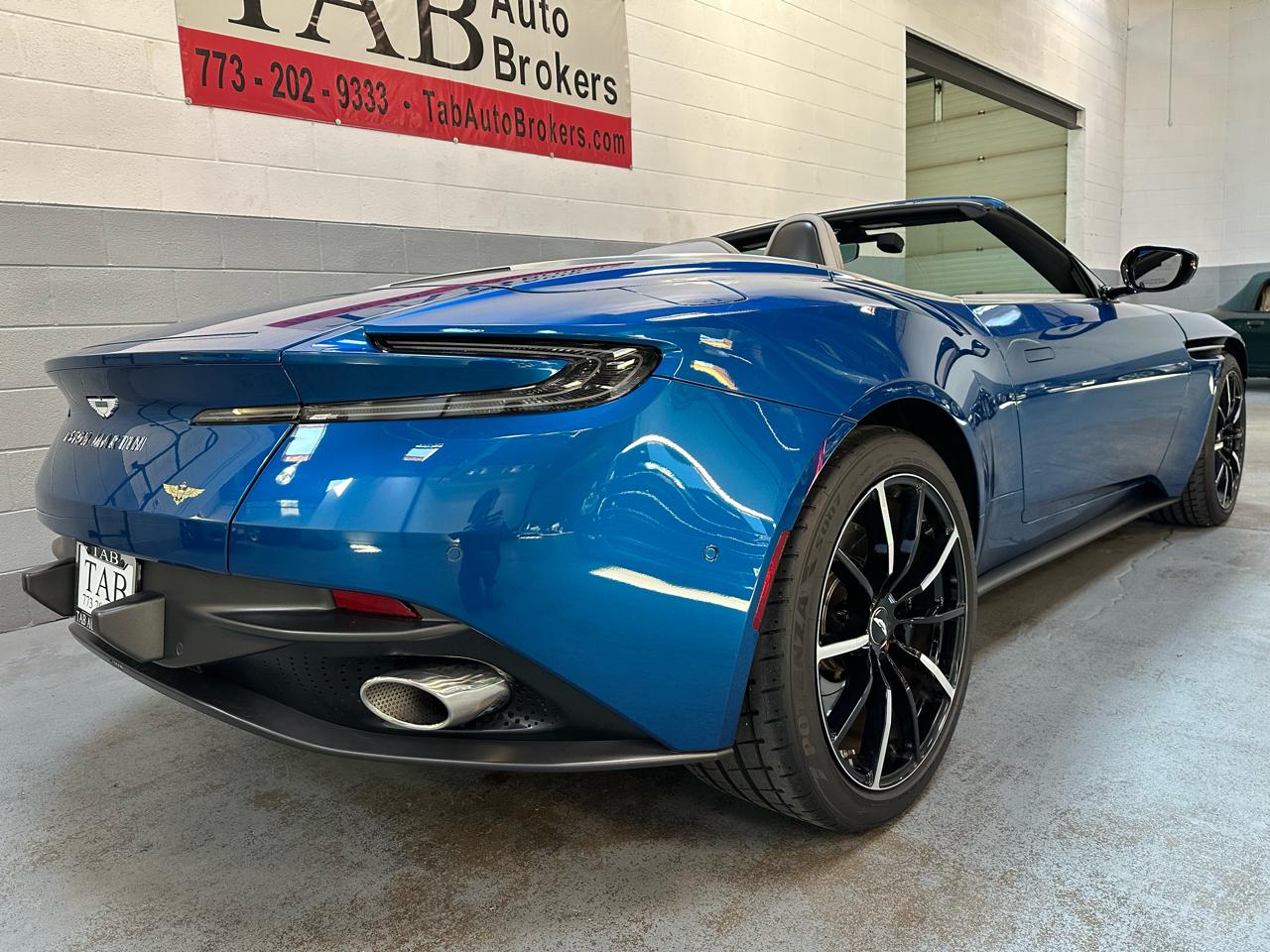 Aston Martin DB11 Volante 2022