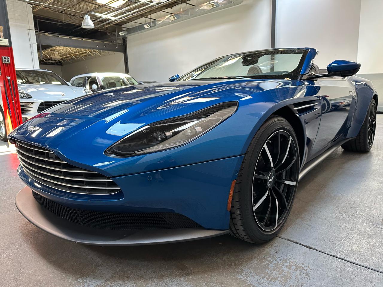 Aston Martin DB11 Volante 2022