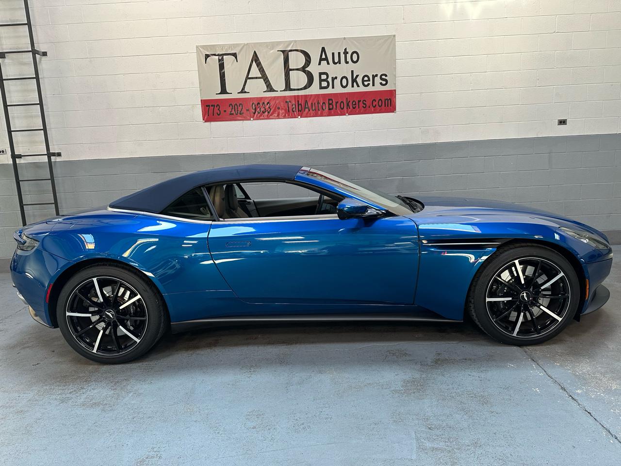 Aston Martin DB11 Volante 2022
