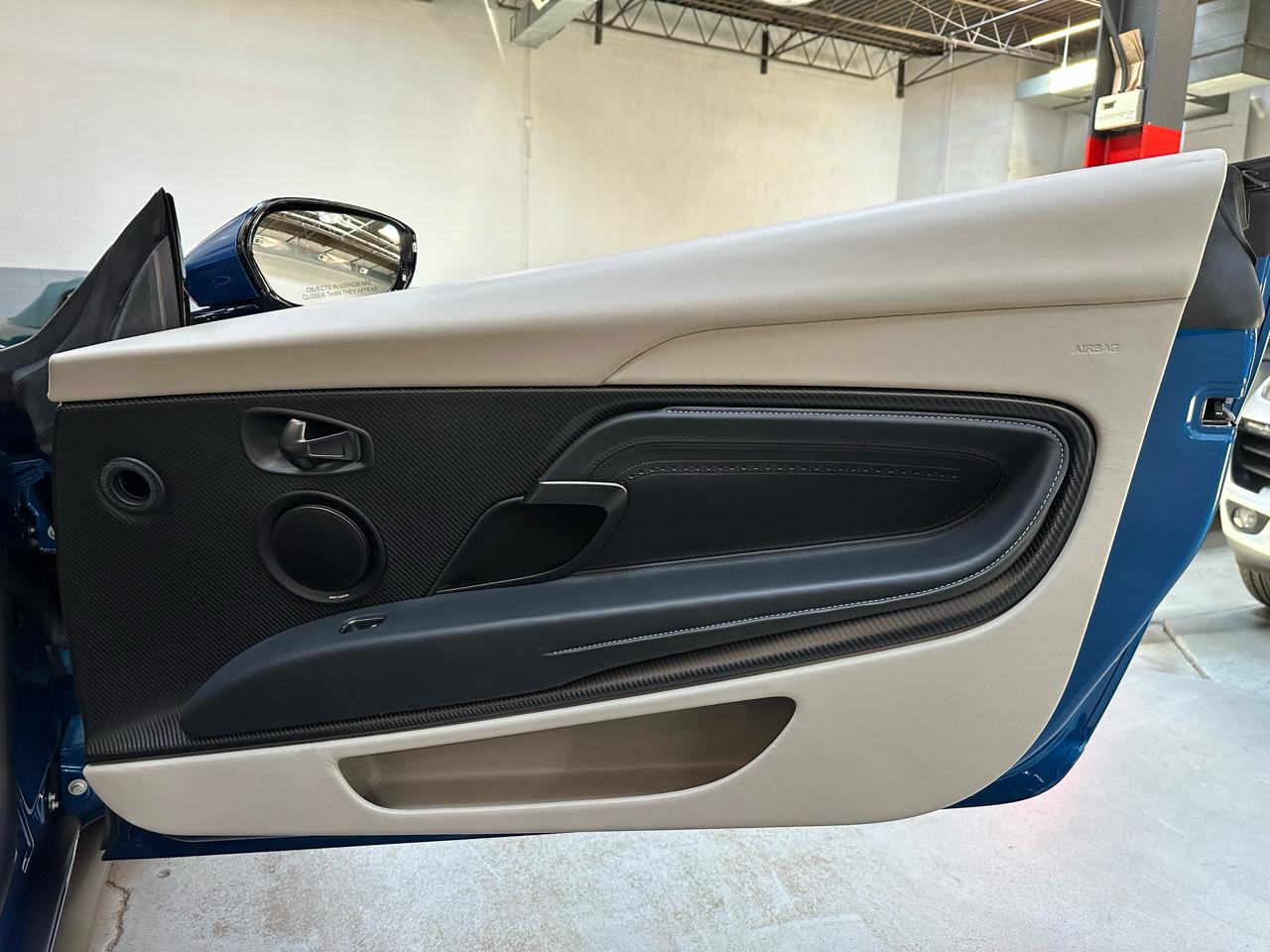 Aston Martin DB11 Volante 2022