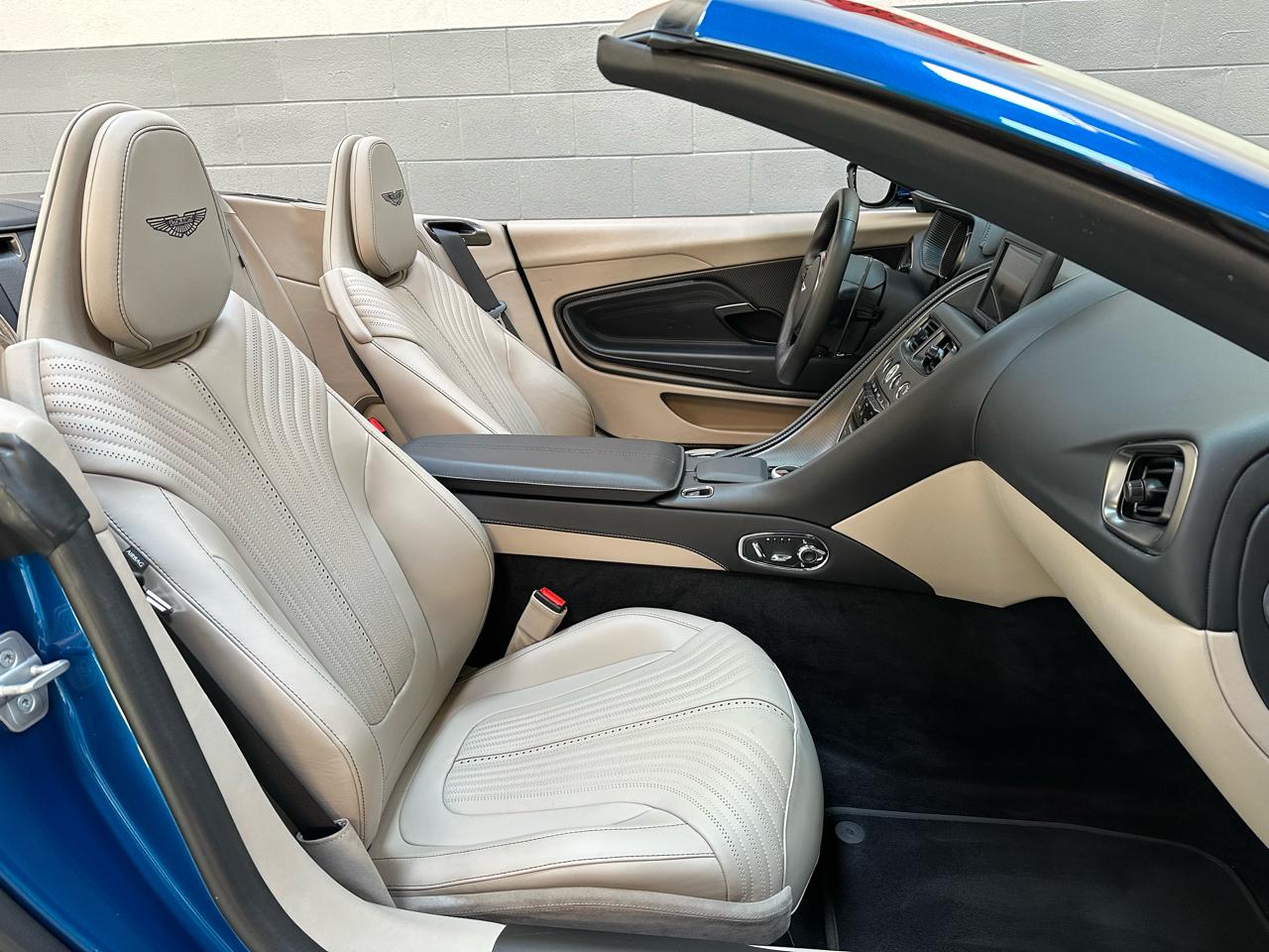 Aston Martin DB11 Volante 2022