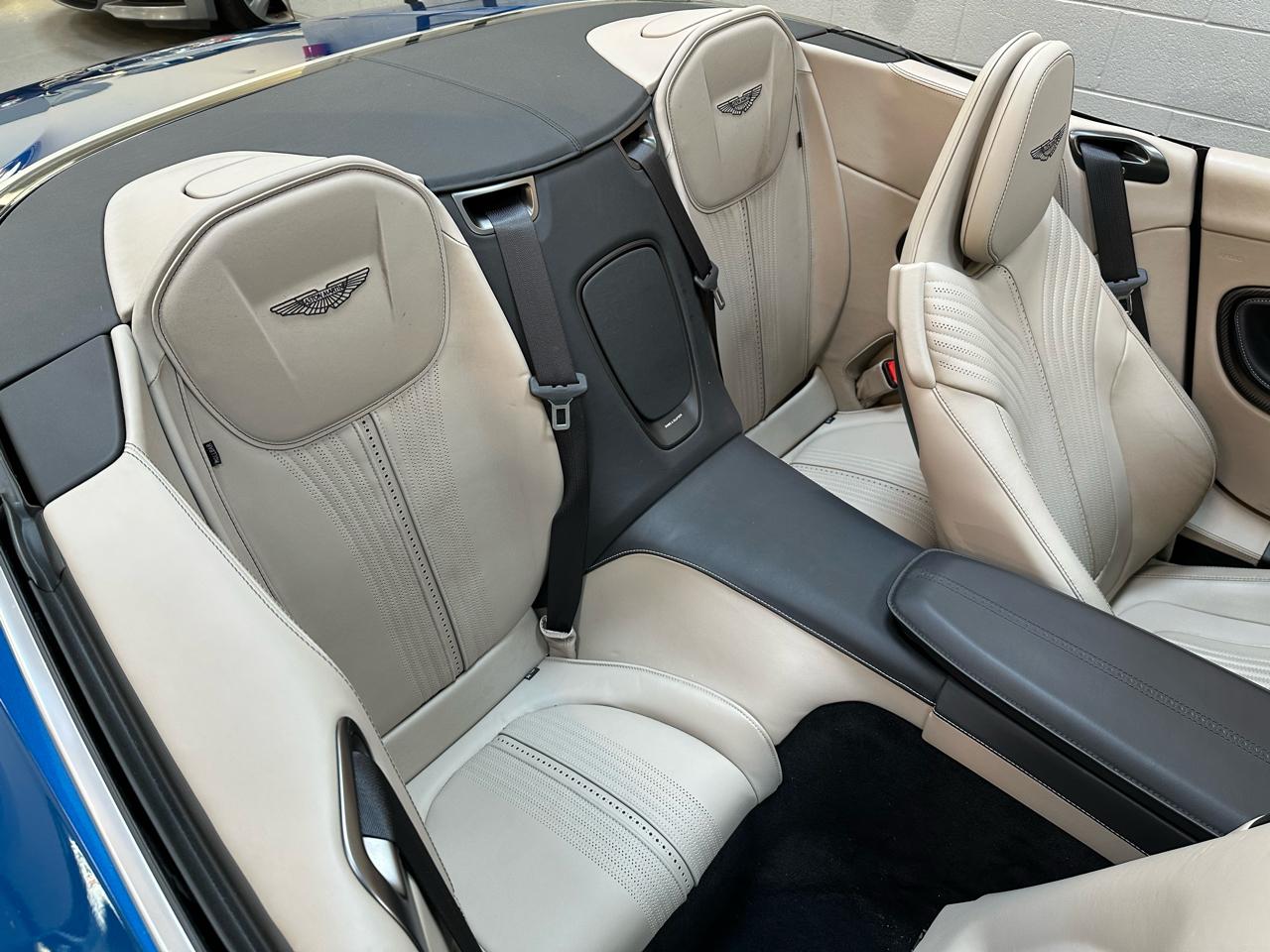 Aston Martin DB11 Volante 2022