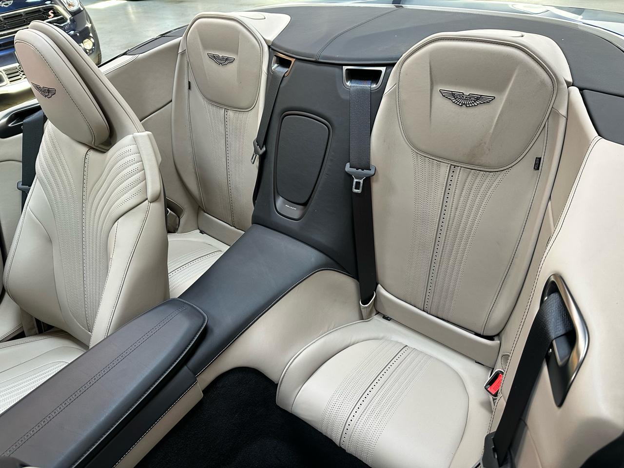 Aston Martin DB11 Volante 2022