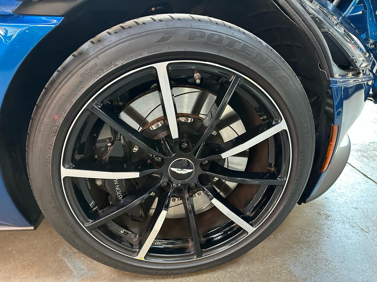 Aston Martin DB11 Volante 2022