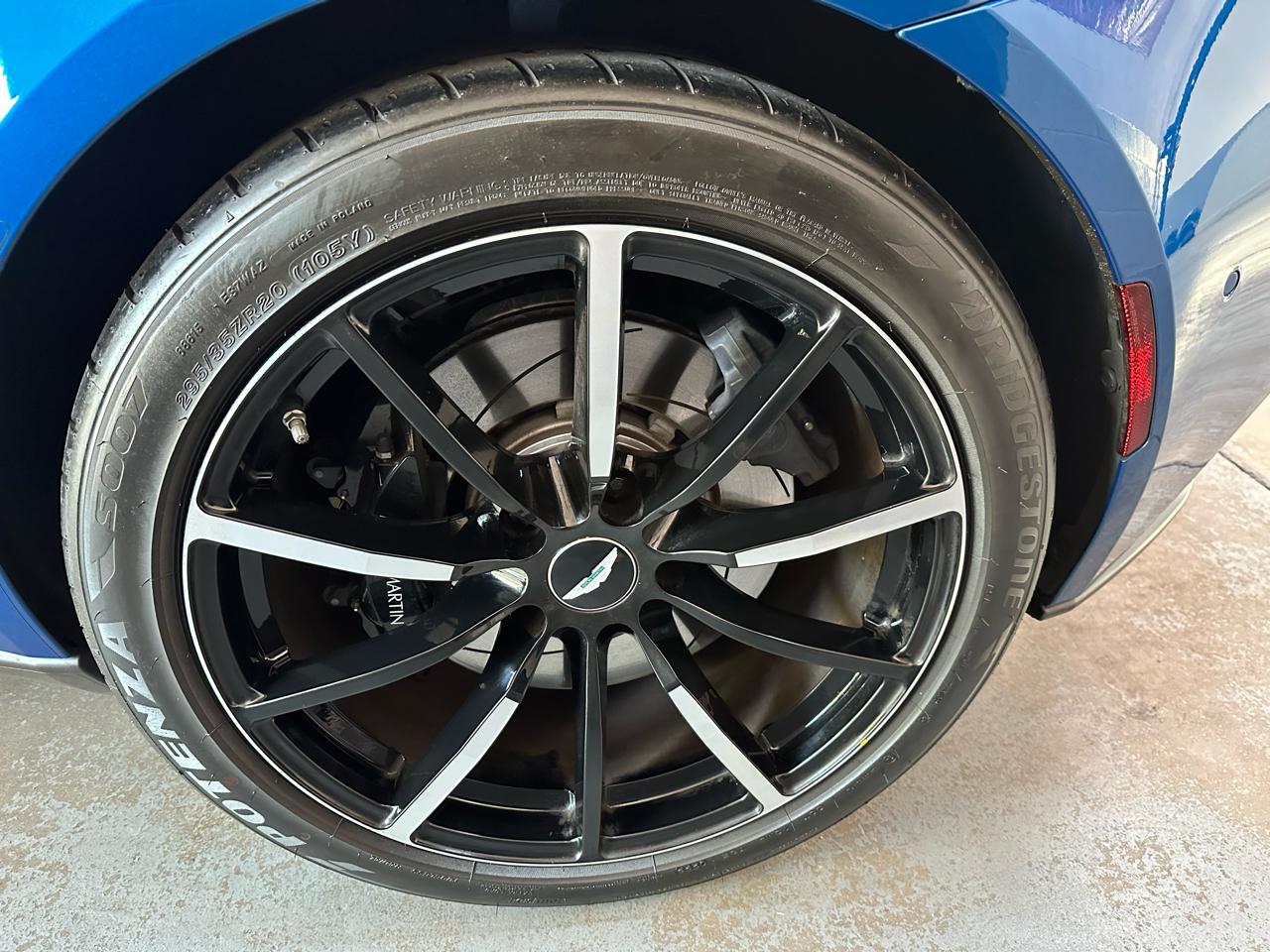 Aston Martin DB11 Volante 2022