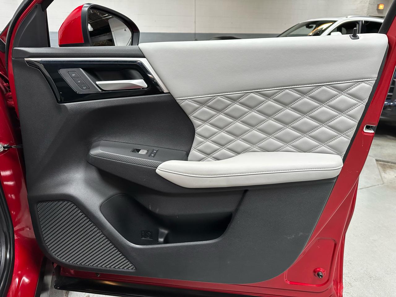 Mitsubishi Outlander PHEV 40th Anniversary S-AWC 2023