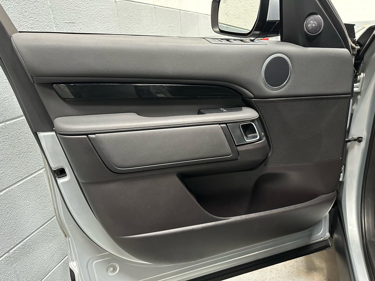 Land Rover Discovery SE V6 Supercharged 2018