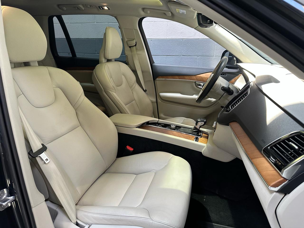 Volvo XC90 T6 AWD Momentum 6P 2021