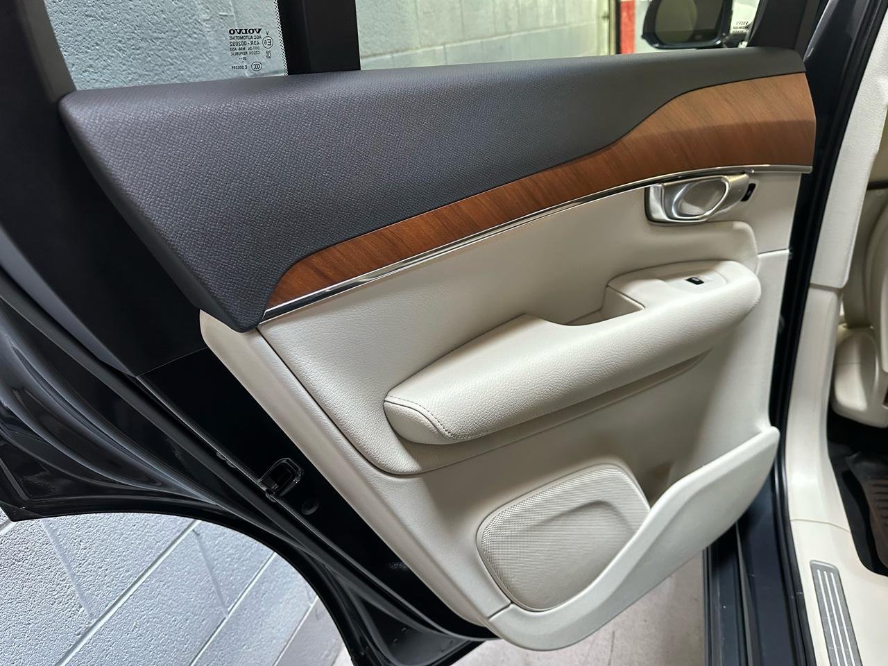 Volvo XC90 T6 AWD Momentum 6P 2021