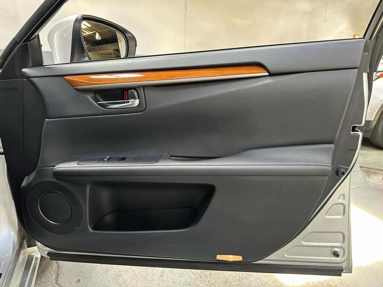 Lexus ES 300h 4dr Sdn Hybrid 2013