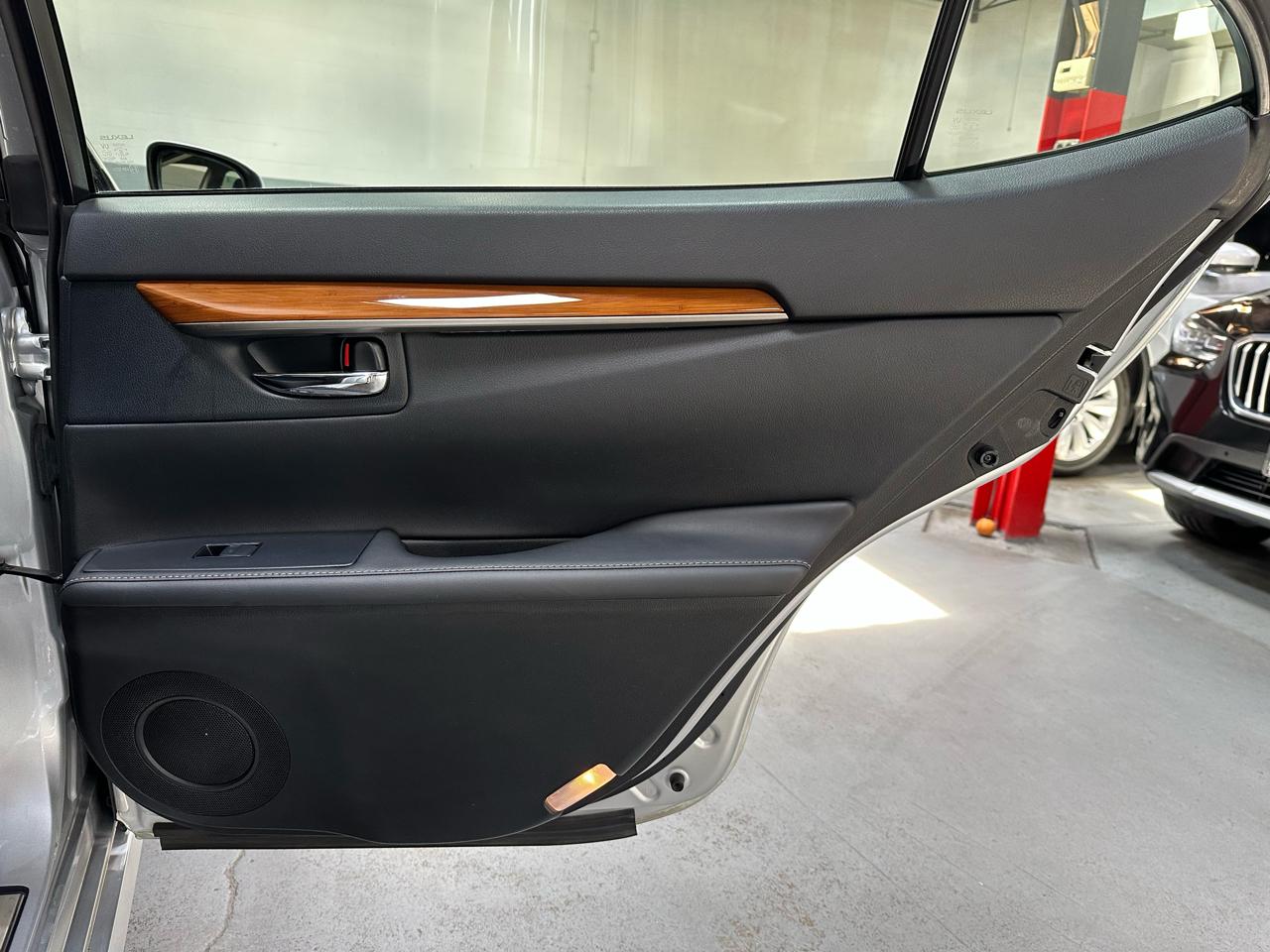 Lexus ES 300h 4dr Sdn Hybrid 2013