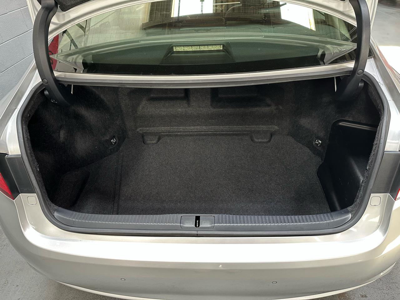 Lexus ES 300h 4dr Sdn Hybrid 2013