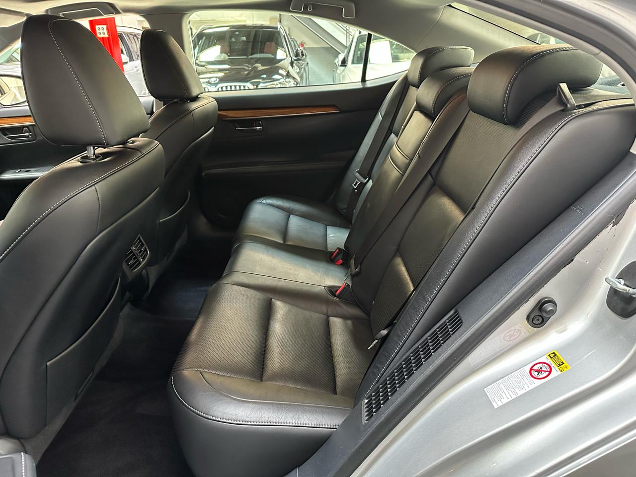 Lexus ES 300h 4dr Sdn Hybrid 2013