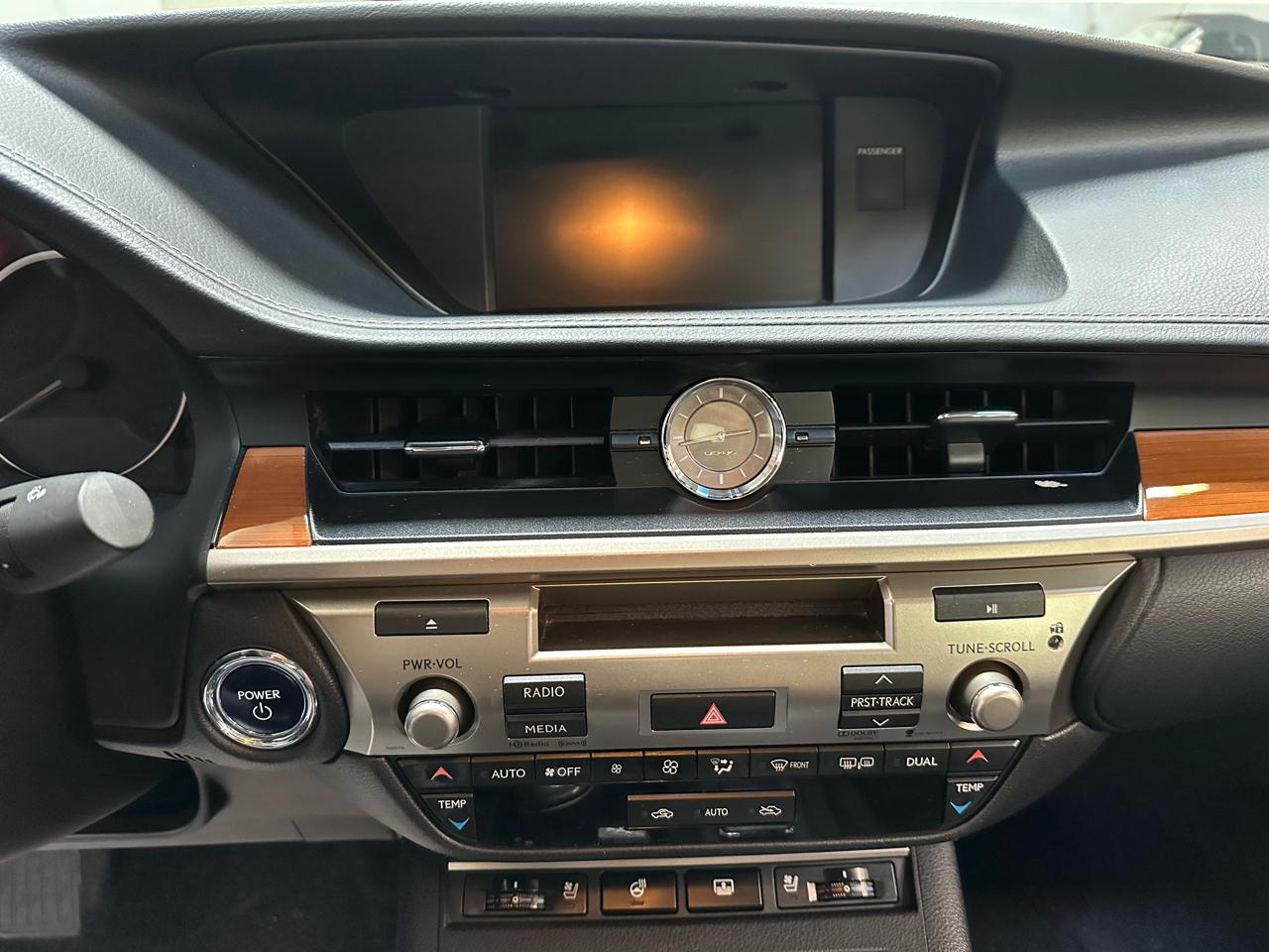 Lexus ES 300h 4dr Sdn Hybrid 2013