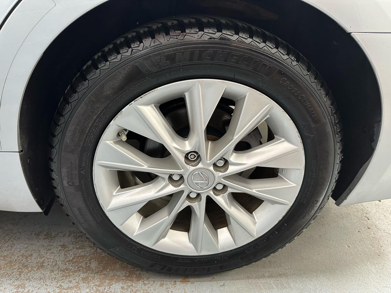 Lexus ES 300h 4dr Sdn Hybrid 2013