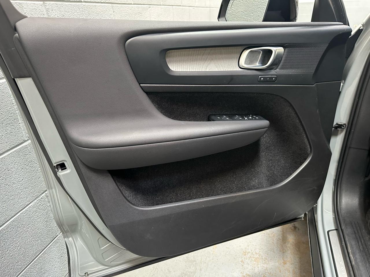 Volvo XC40 B5 AWD Plus 2026