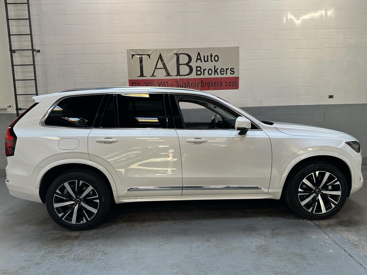 Volvo XC90 photo 2