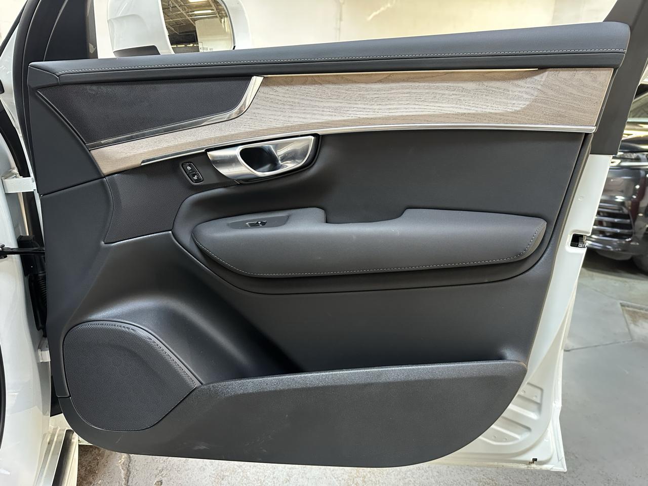 Volvo XC90 photo 8