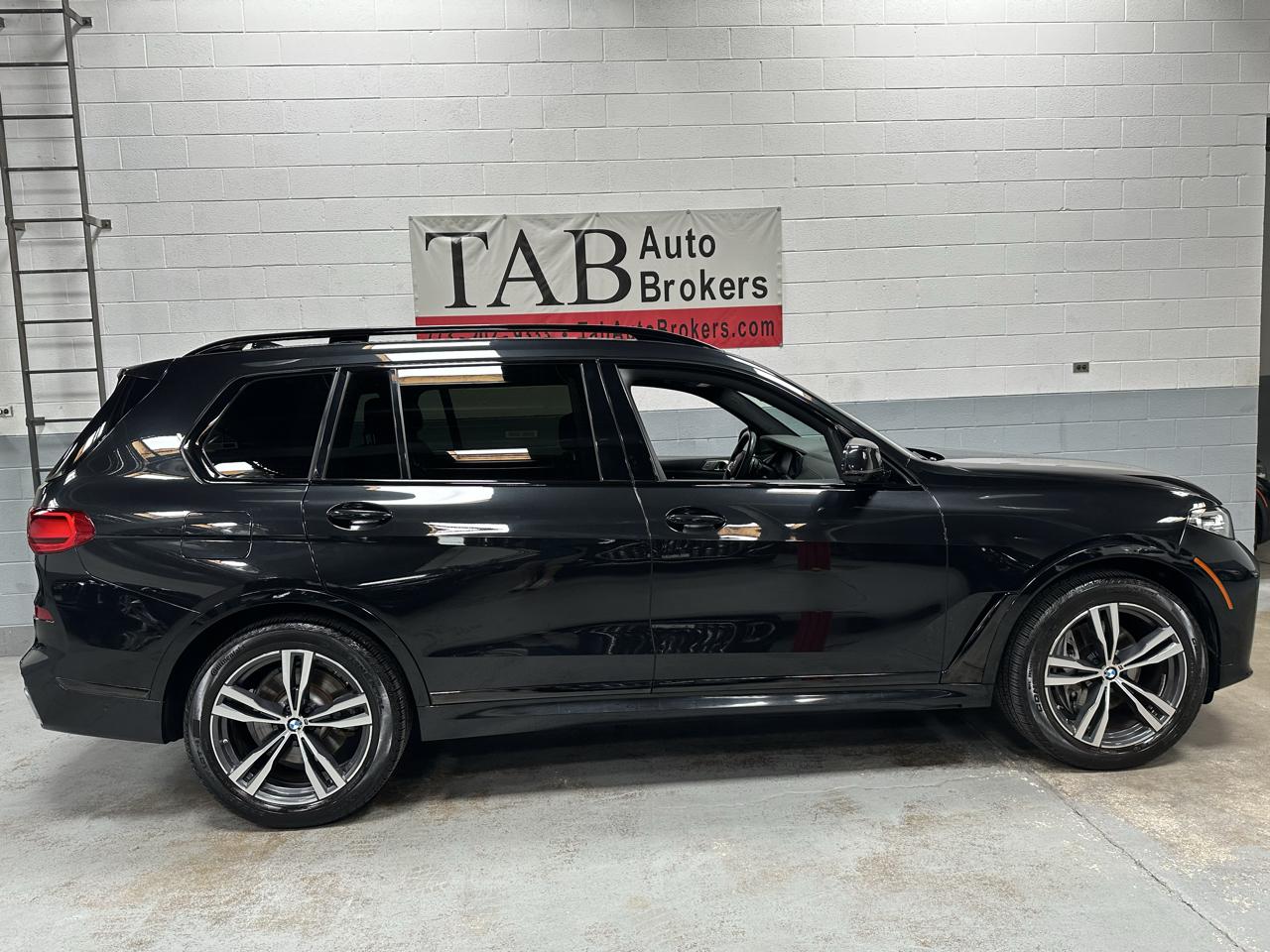 BMW X7 photo 2