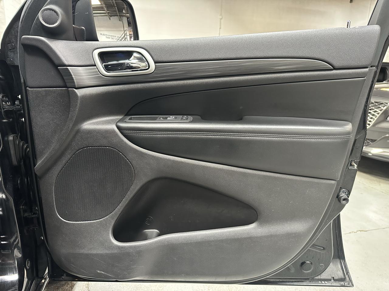 Jeep Grand Cherokee photo 8