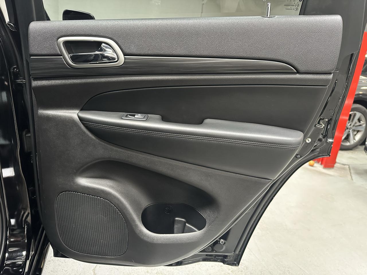 Jeep Grand Cherokee photo 10