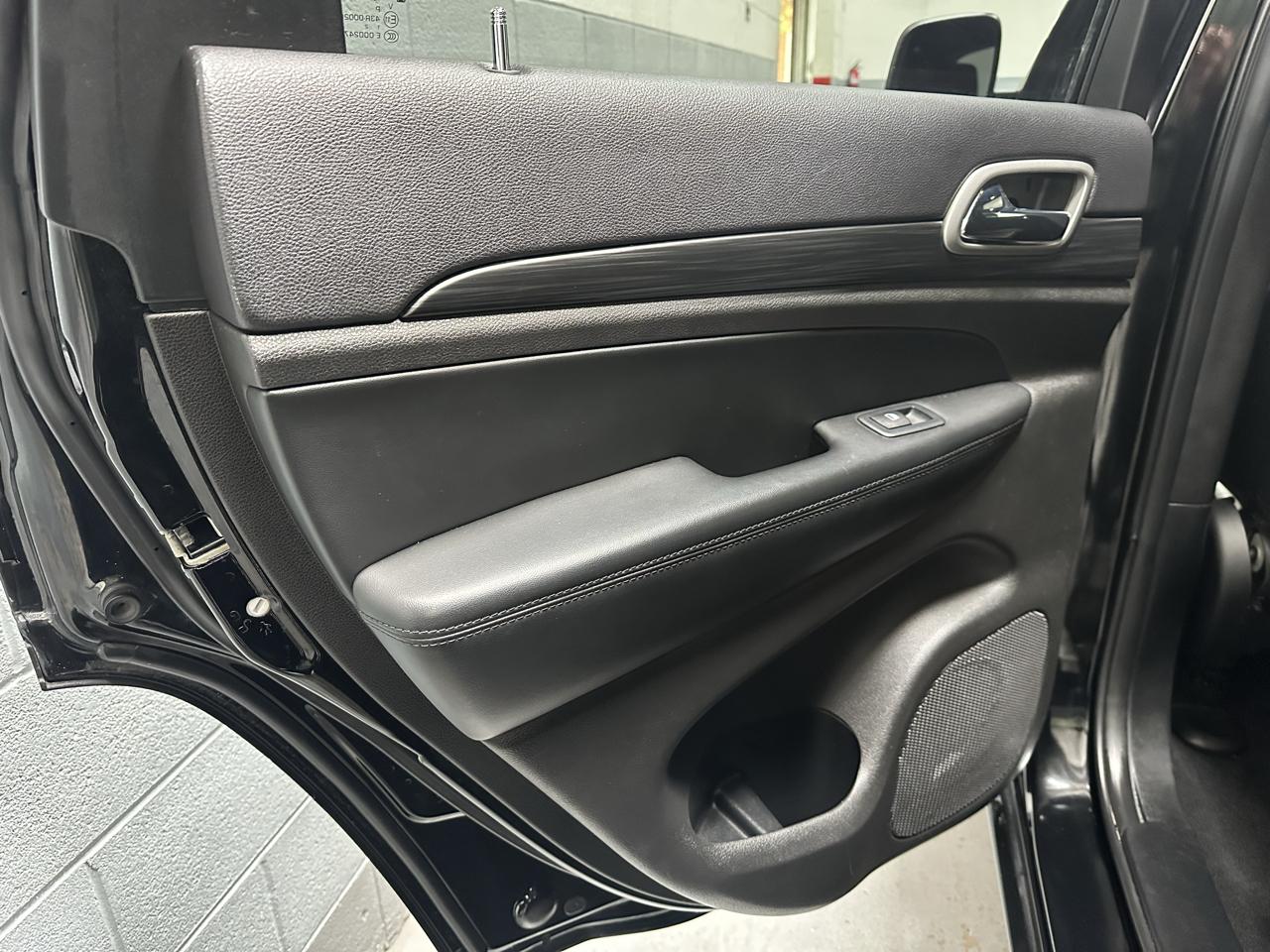 Jeep Grand Cherokee photo 13