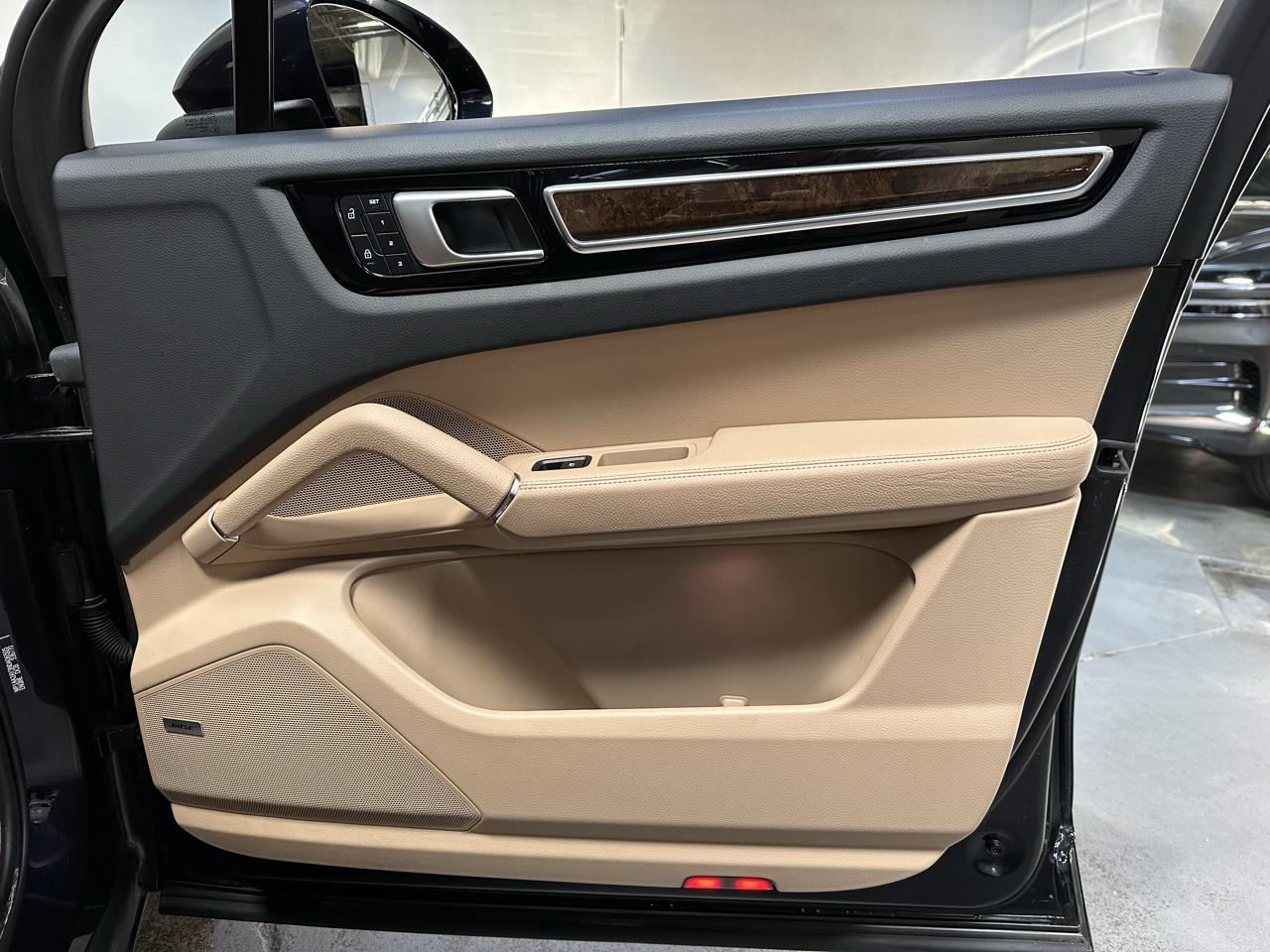 Porsche Cayenne photo 8