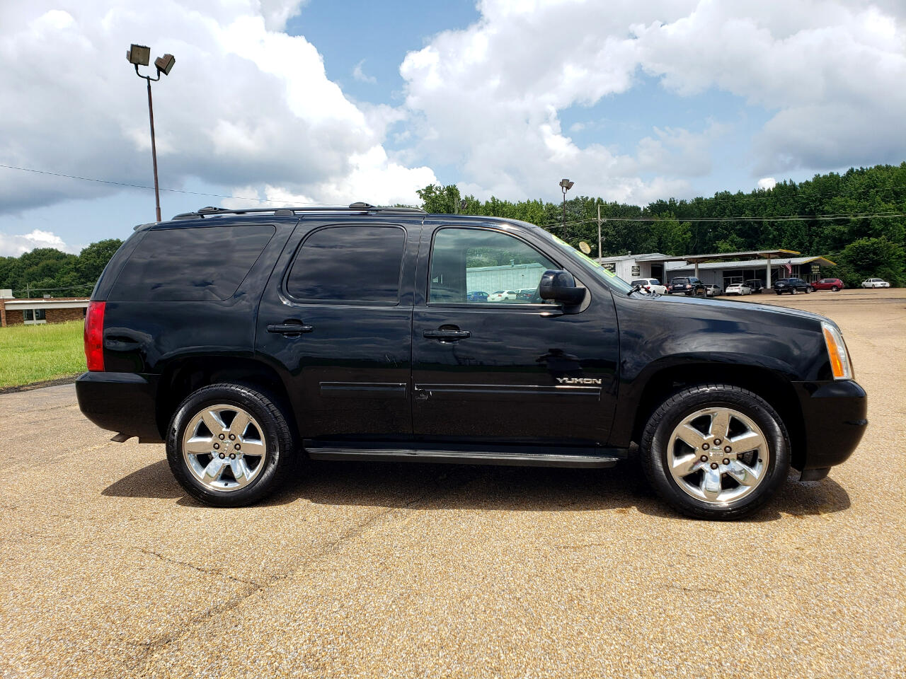 Used 2013 GMC Yukon 2WD 4dr 1500 SLE for Sale in Senatobia MS 38668