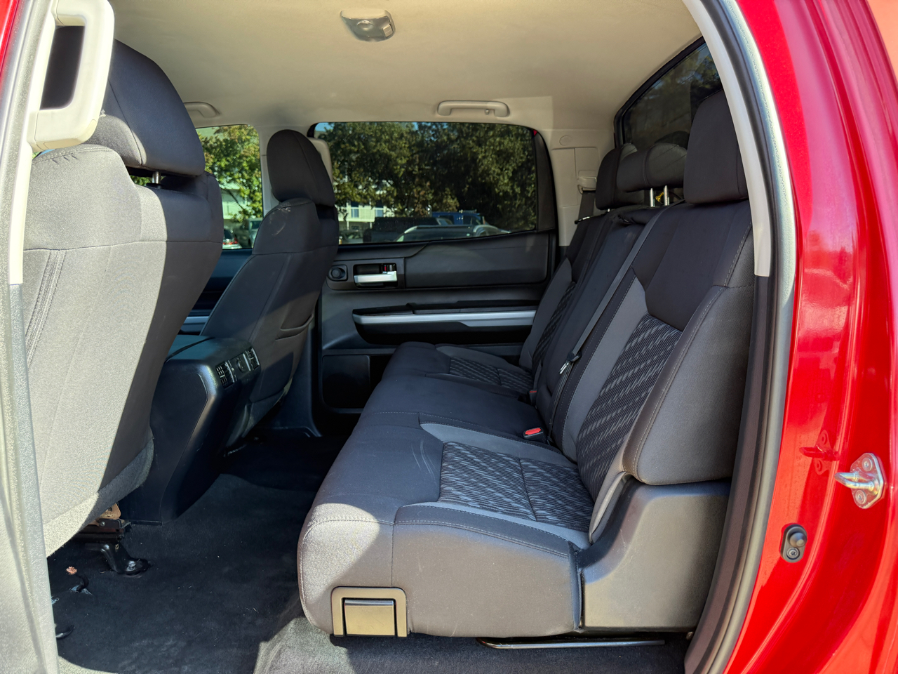 Toyota Tundra SR5 5.7L V8 CrewMax 4WD 2019 Toyota Tundra SR5 5.7L V8 CrewMax 4WD 2019