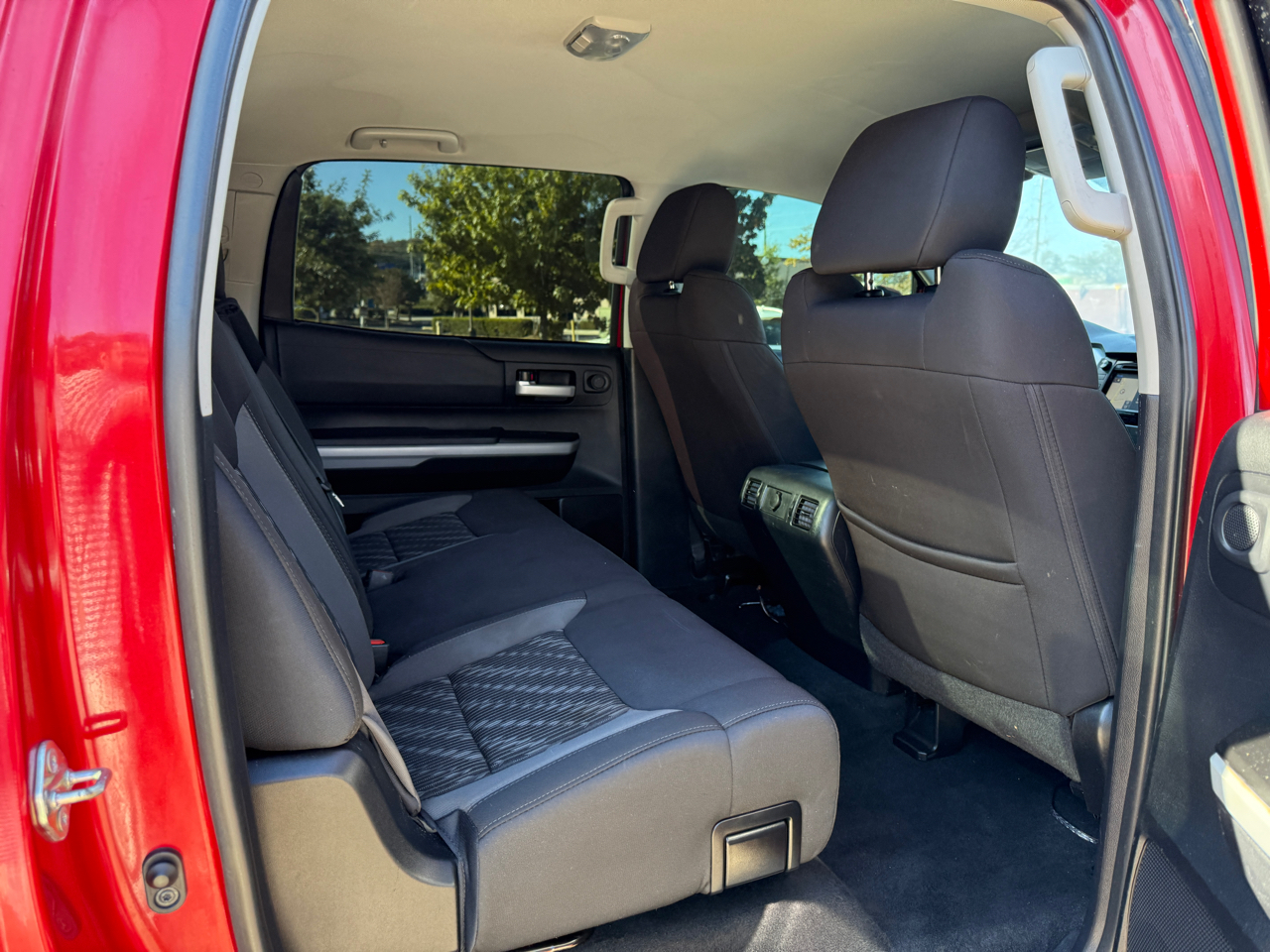 Toyota Tundra SR5 5.7L V8 CrewMax 4WD 2019 Toyota Tundra SR5 5.7L V8 CrewMax 4WD 2019