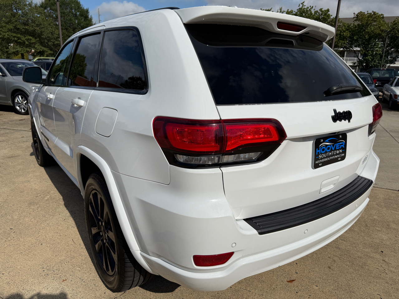 2020 Jeep Grand Cherokee Laredo photo 3