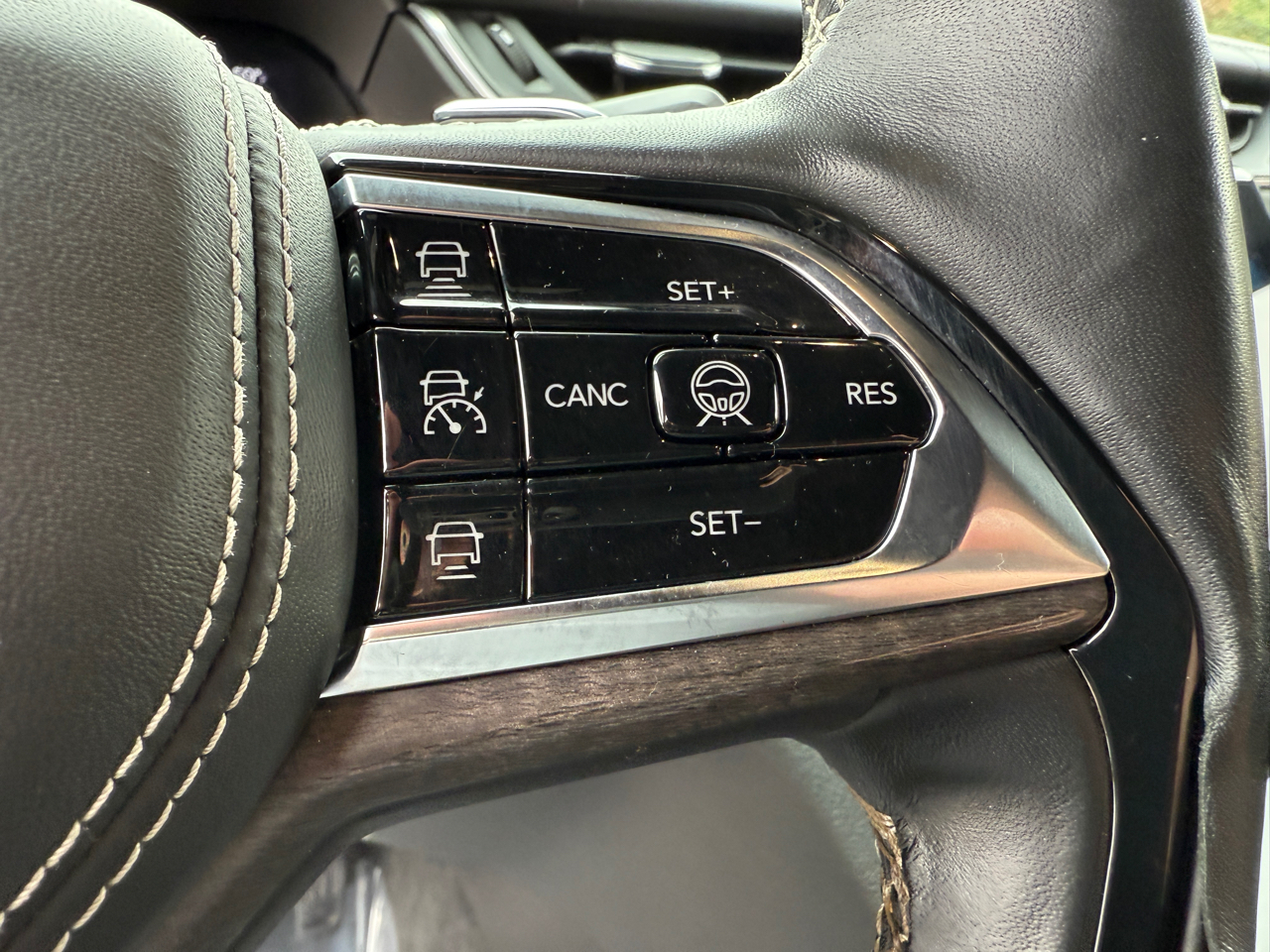 Jeep Grand Cherokee L Overland 4WD 2021 Jeep Grand Cherokee L Overland 4WD 2021