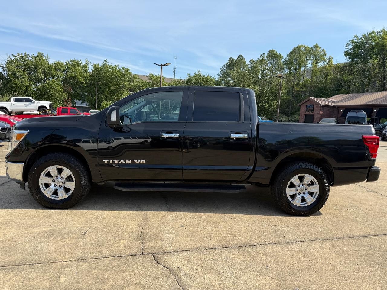 Nissan Titan SV Crew Cab 4WD 2019