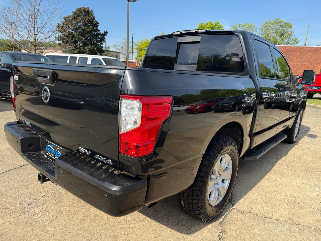 Nissan Titan SV Crew Cab 4WD 2019